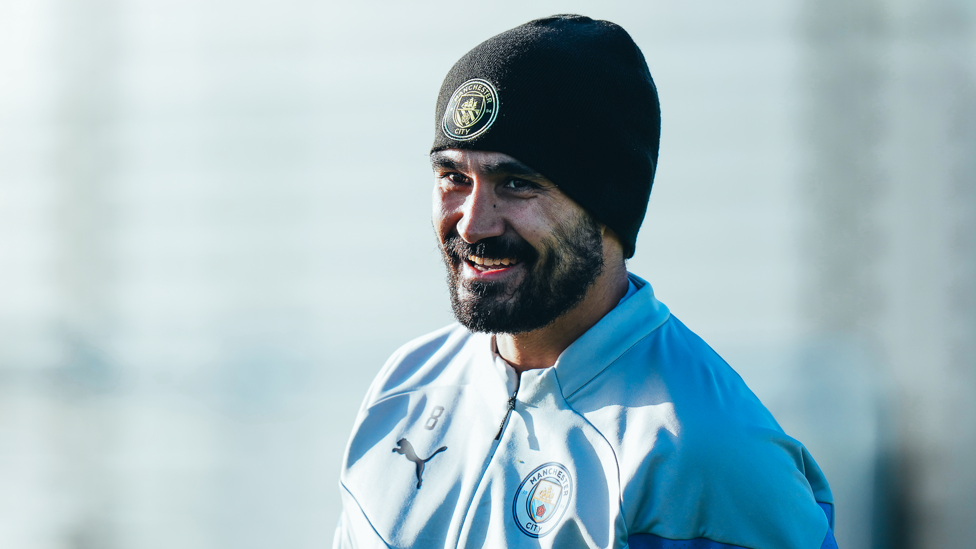 HAT TRICK: Ilkay Gundogan exibiu alguns gorros bacanas do City.