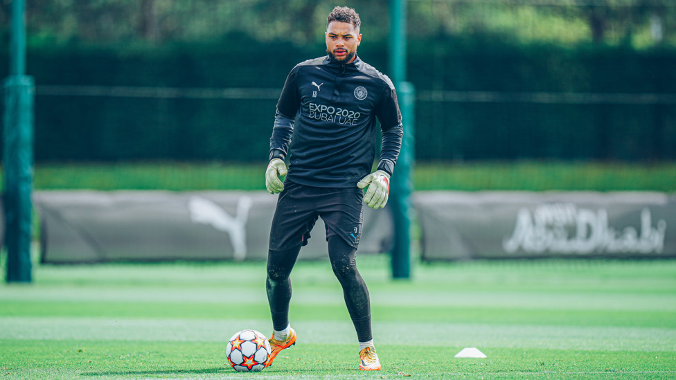 SAFE HANDS : Zack Steffen prepares to spread the play