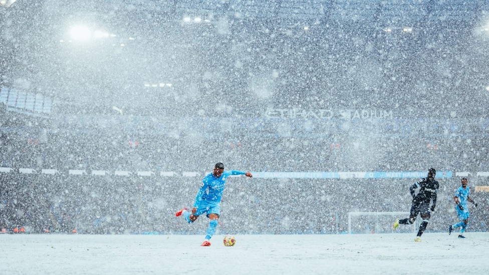WINTER WHITE WALKER : Kyle fires in a cross - winter is coming!
