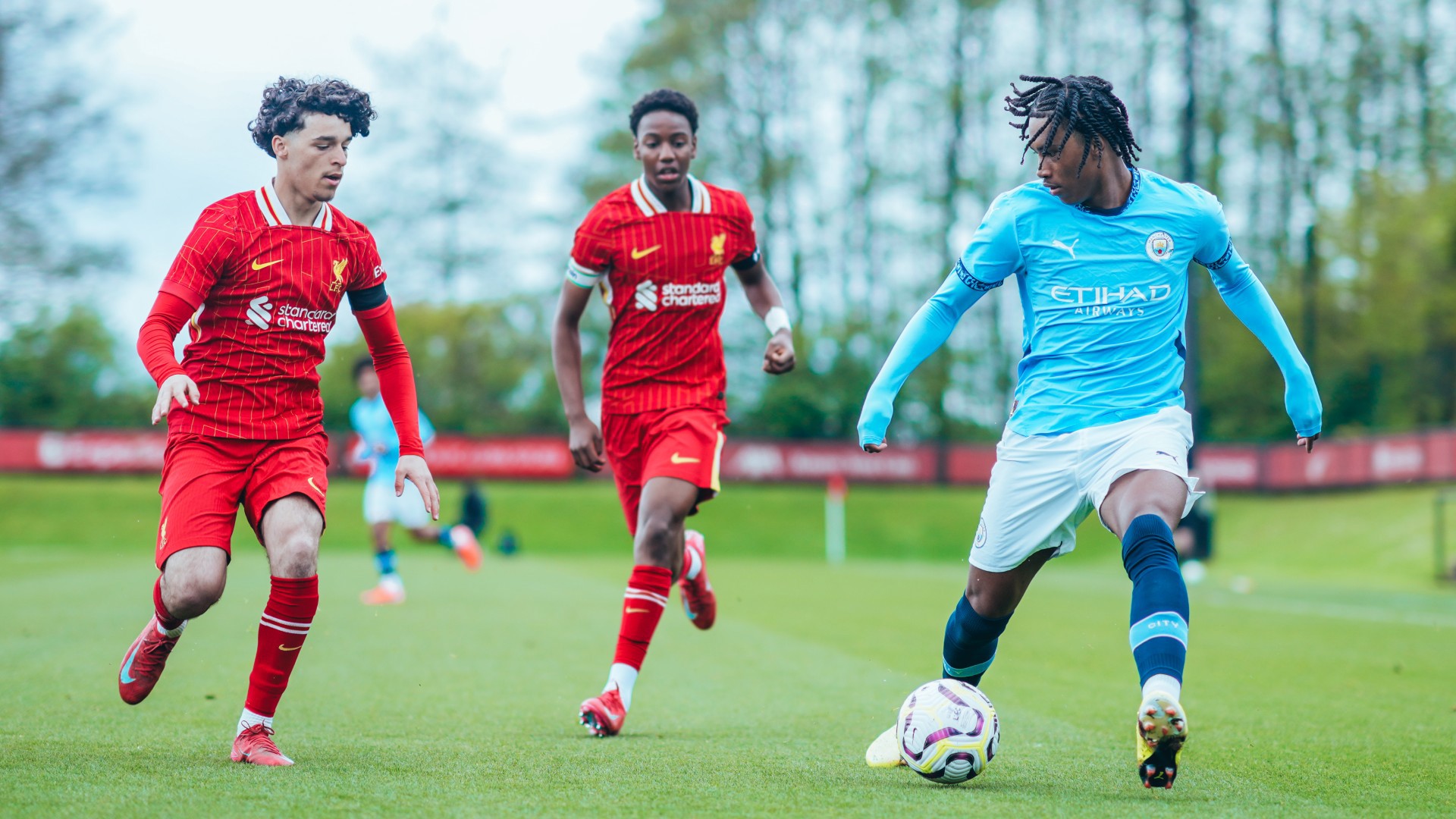 MESMERISING WINGER : Reigan Heskey looks to evade the Reds.