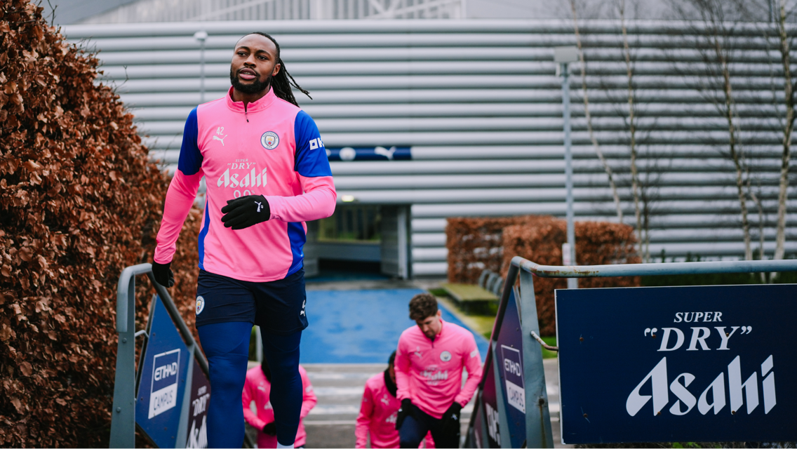 Training gallery: Stepping up for the Magpies