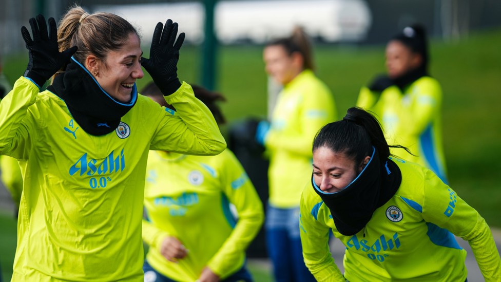 HANDS UP : Laia Aleixandri and Ouhabi take a break