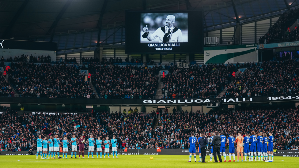 LEGEND : A minute of applause pre-match for the late Gianluca Vialli.