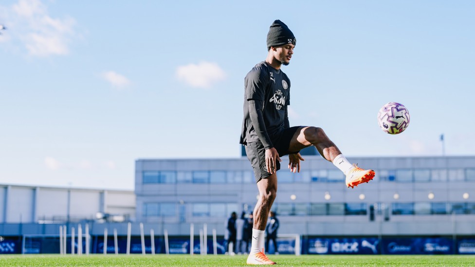 KEEP IT UP : Oscar Bobb doing kick ups