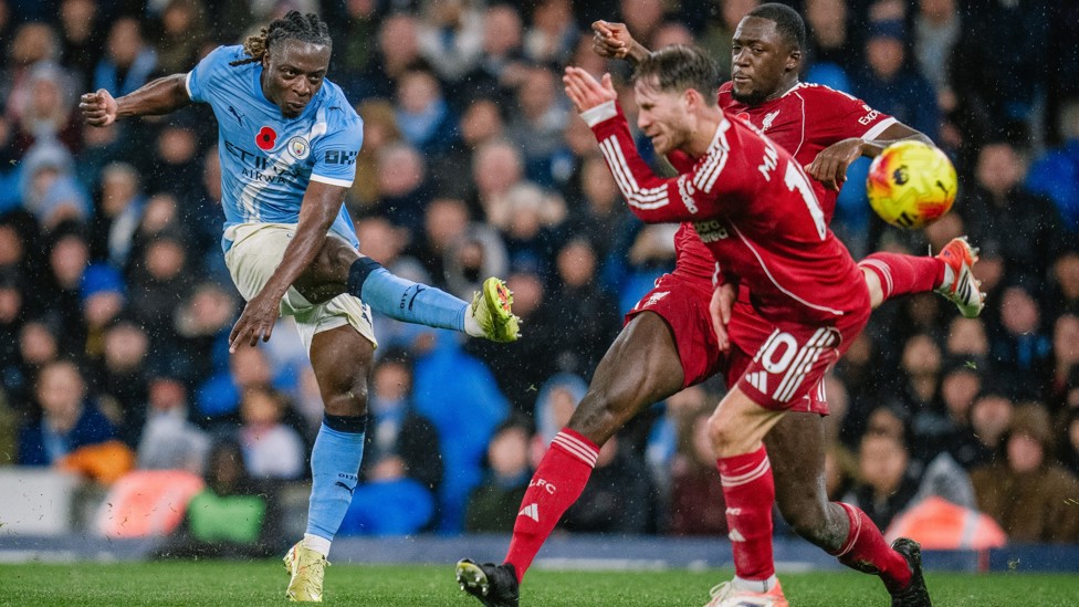 DAZZLING DOKU : What a goal!