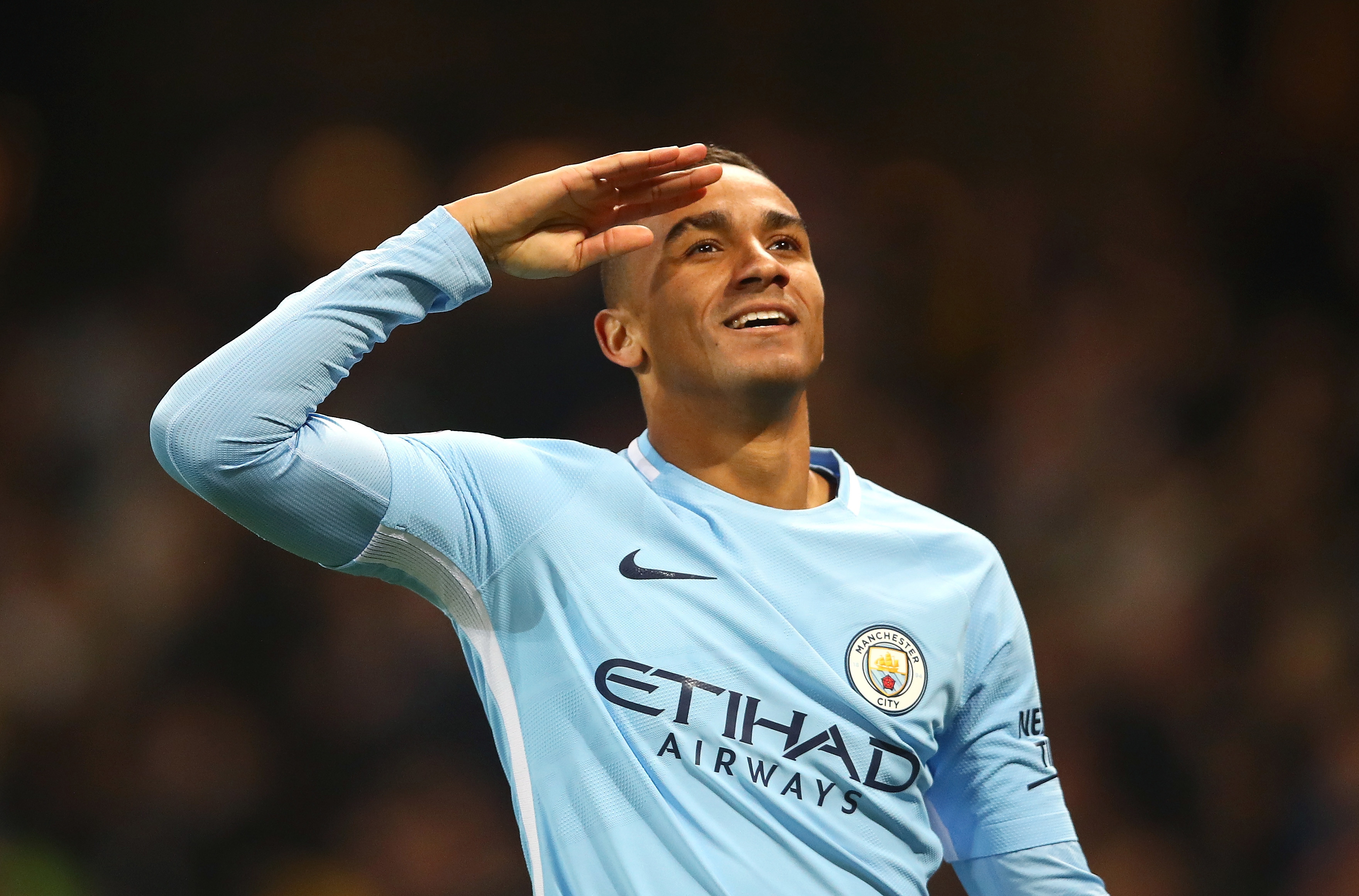 CAMPEÃO DE PREMIER LEAGUE E LIBERTADORES : Danilo comemora gol pelo City.