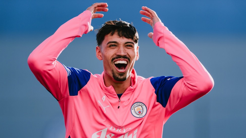 ANIMATED : Tijjani Reijnders doesn't agree with a decision in the practice game!