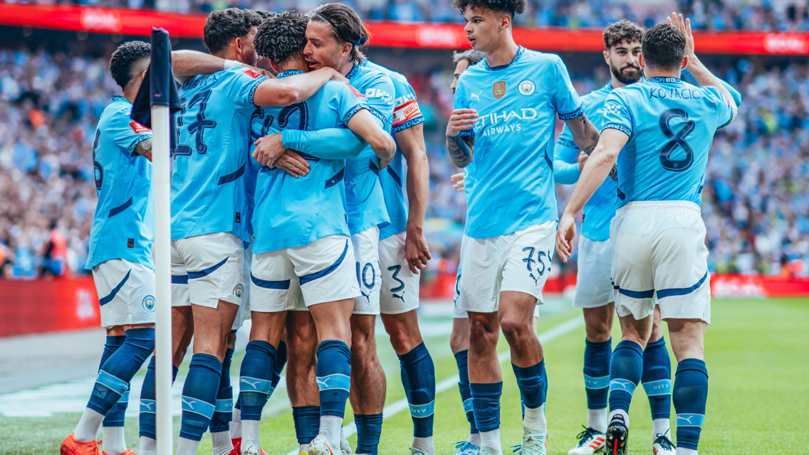 Lewis 'nas nuvens' após gol na semifinal da FA Cup