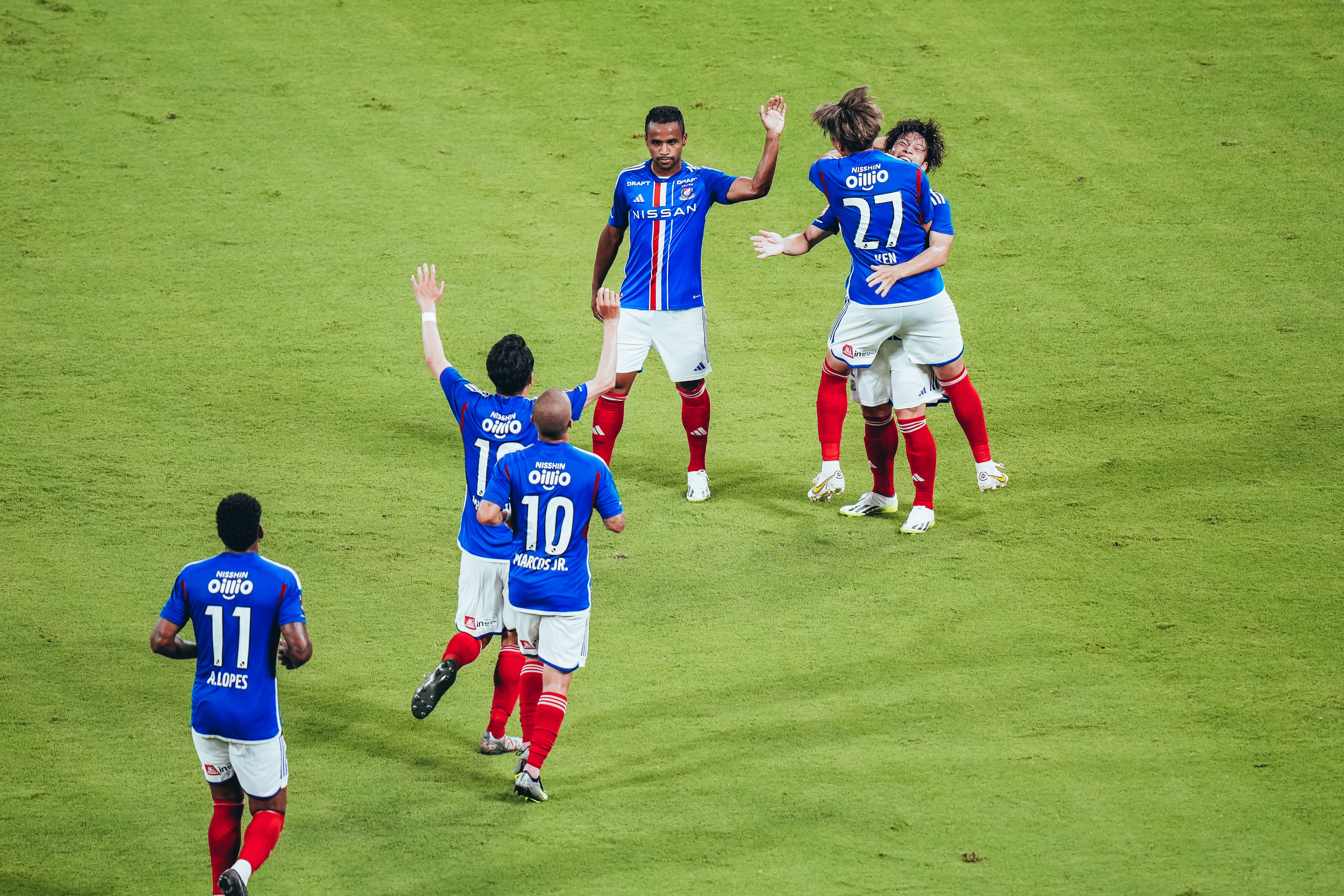 BOM COMEÇO : Yokohama fez um bom primeito tempo.