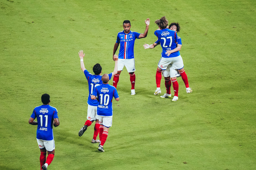 BOM COMEÇO : Yokohama fez um bom primeito tempo.