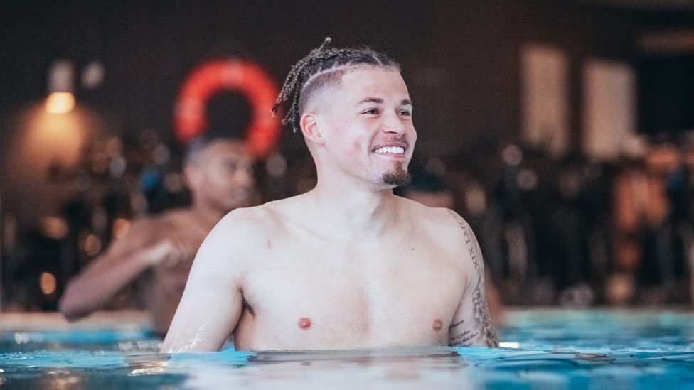 SWIMMING SESSION : Kalvin Phillips provides a grin 