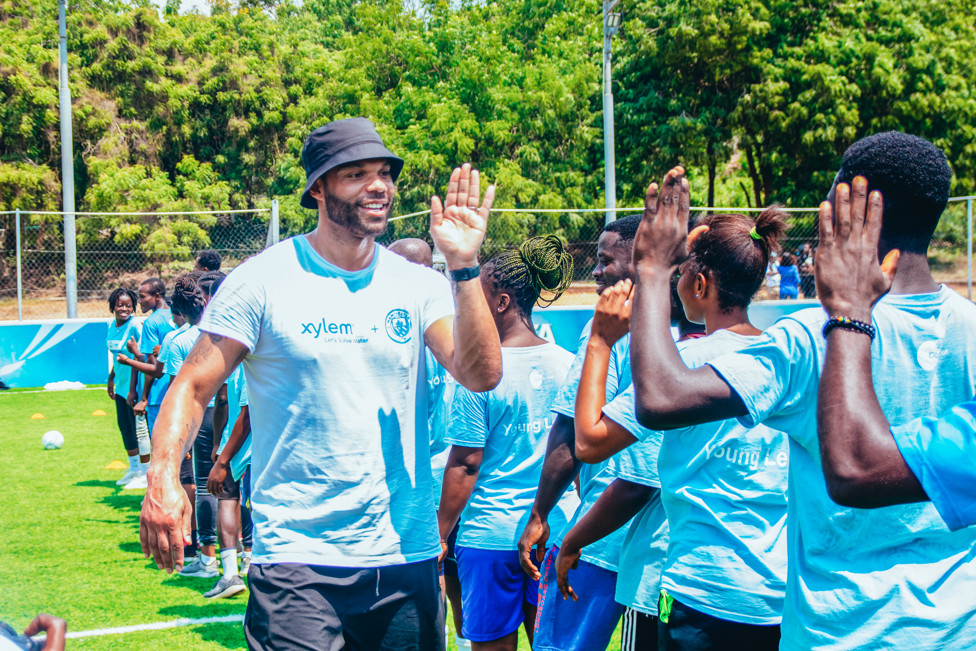 High fives all round! Joleon with Young Leaders from Play Soccer Ghana