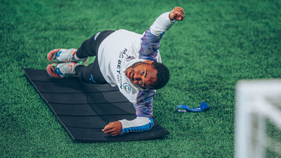 PEREGANGAN : Raheem Sterling jalani latihan rutin