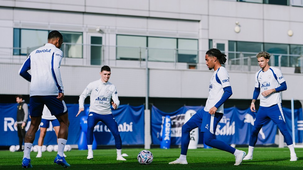 ACADEMY PRODUCTS : Kaden Braithwaite, Phil Foden and Nico O'Reilly training together