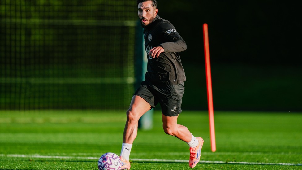 TOUCH PERFECT : Rayan Cherki on the ball