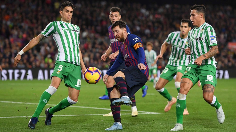 Marc Bartra en acción con su actual equipo, el Betis de Manuel Pellegrini.