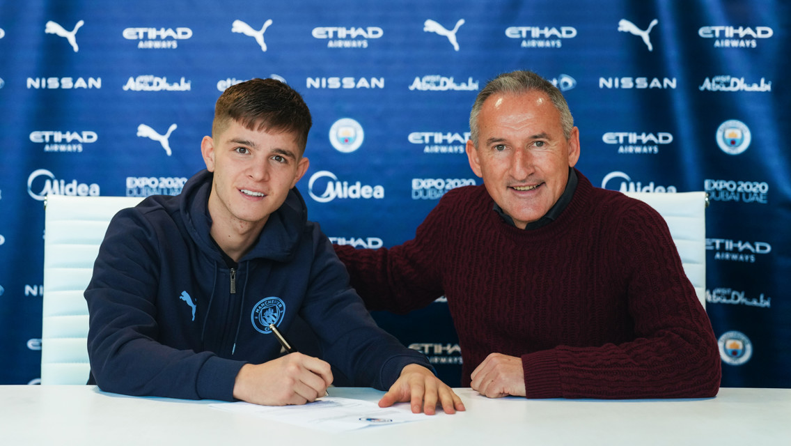 James McAtee pens new deal