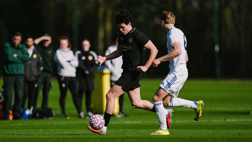 LEADING THE LINE : Teddie Lamb is put under pressure.