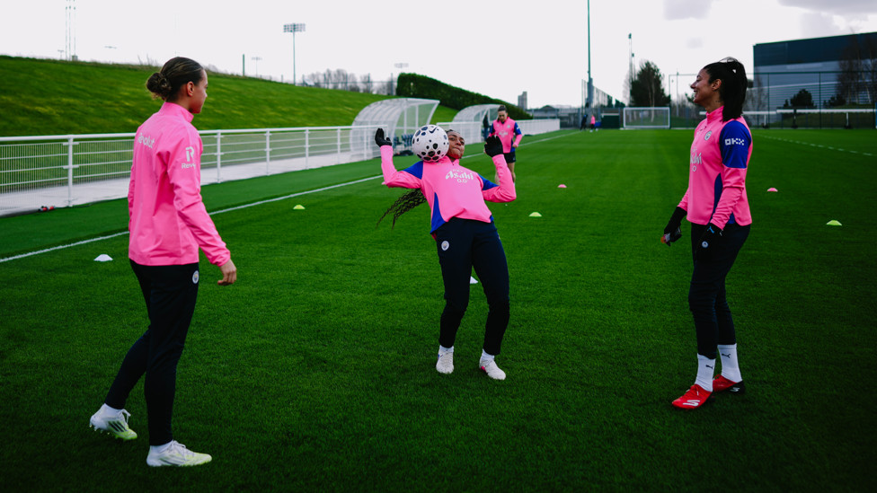 JOGA BONITO  : Kerolin has the ball under her spell. 