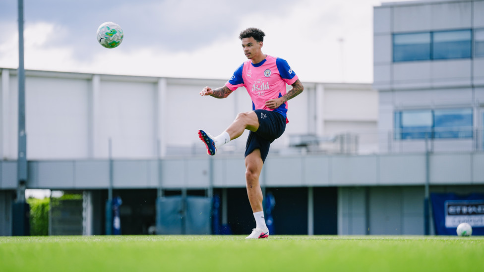 VOLLEY  : O'Reilly catches the ball sweetly. 