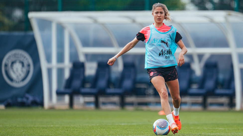 GAME FACE : Laia Aleixandri focused on finding a team-mate.