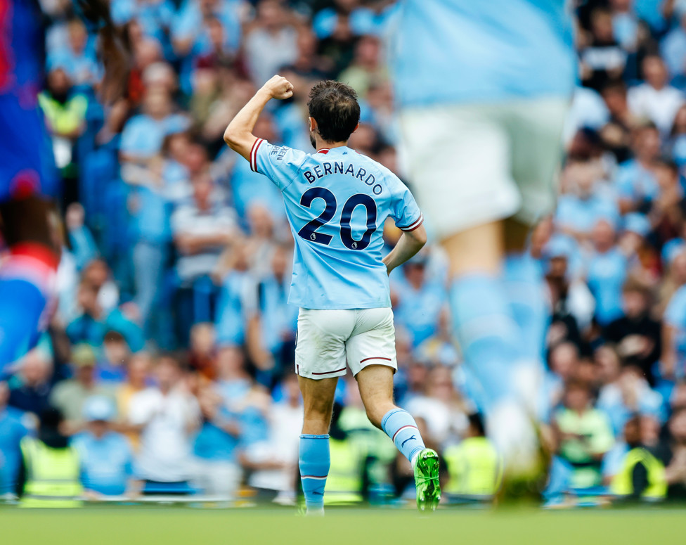 Bernardo começa a reação. 