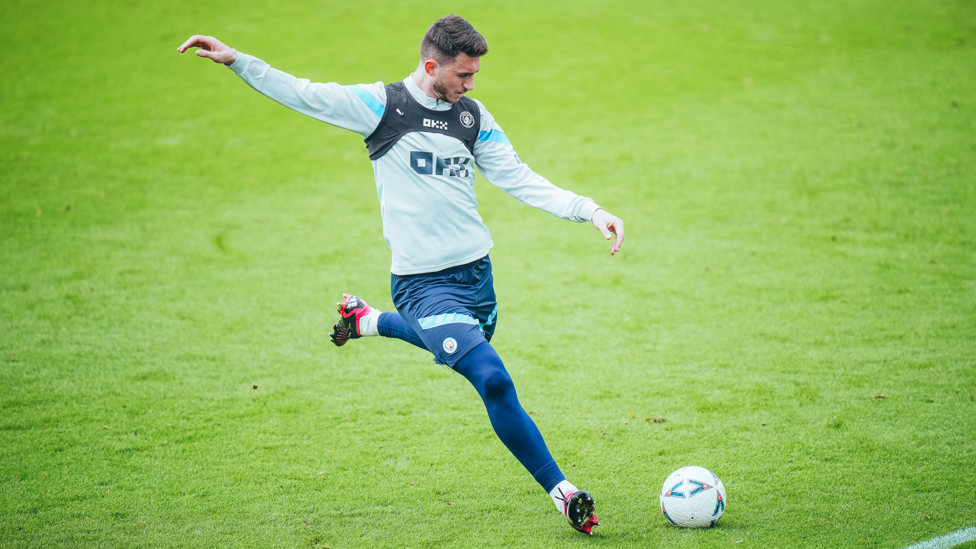 CLEAN STRIKE : Aymeric Laporte finds a pass