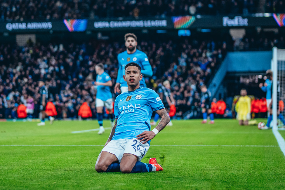 Savinho comemora no Etihad! 