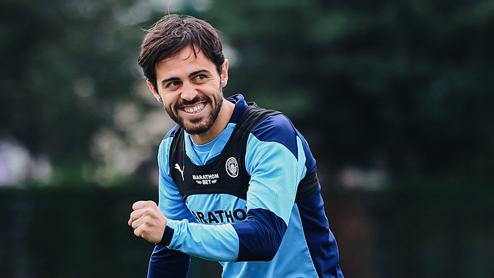 SENYUM PEMENANG : Bernardo Silva rayakan keberhasilan