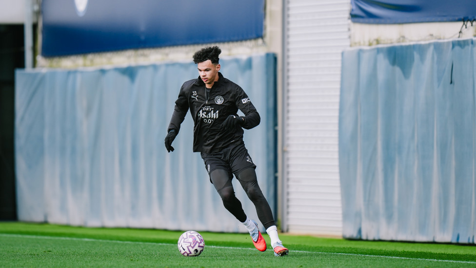 IT'S A BREEZE : Nico O'Reilly on the ball