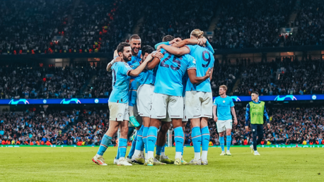 GROUP HUG: Squad goals!