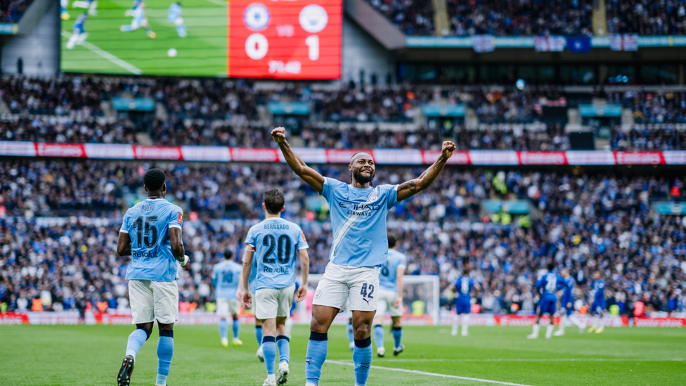 SUPER SEMENYO : Celebrates!