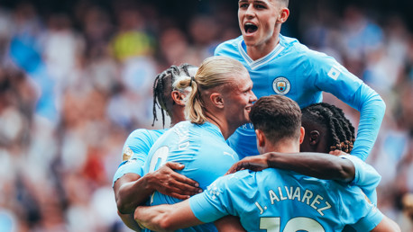 City goleia o Fulham e dispara na liderança da Premier League! 
