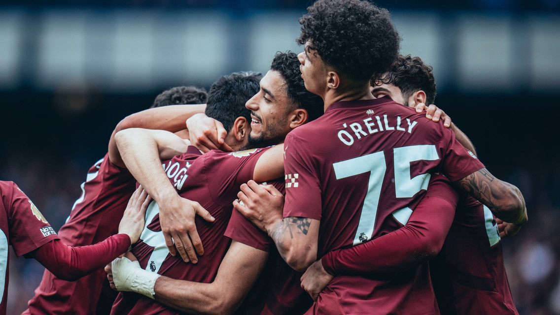 GROUP HUG: Squad goals!