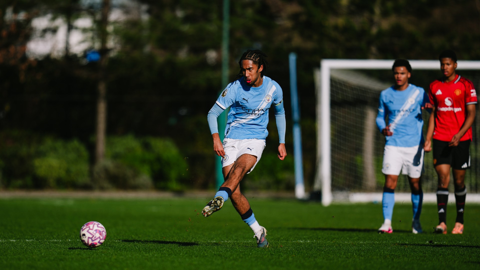 VALIANT EFFORT : Kaden Braithwaite plays a pass.