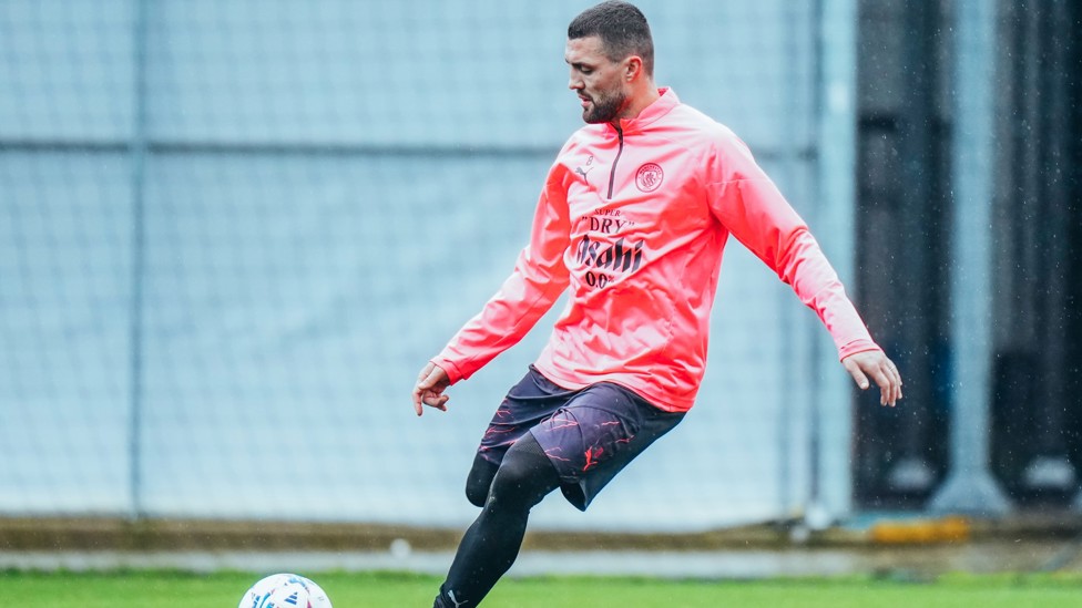 KOVA CONTROL : Mateo Kovacic prepares for the Young Boys match
