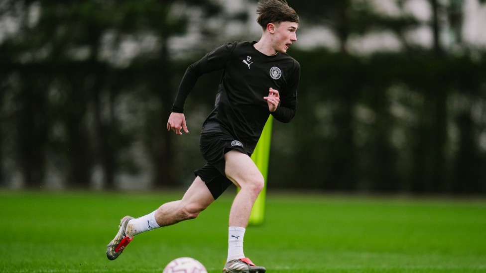 GIVE AND GO  : Finlay Gorman putting in the hard yards.