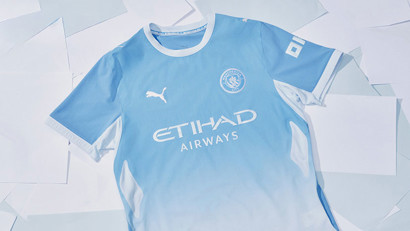 Manchester City 23/24 home kit featuring Puma logo, Etihad Airways sponsor, and team crest on a light blue shirt.