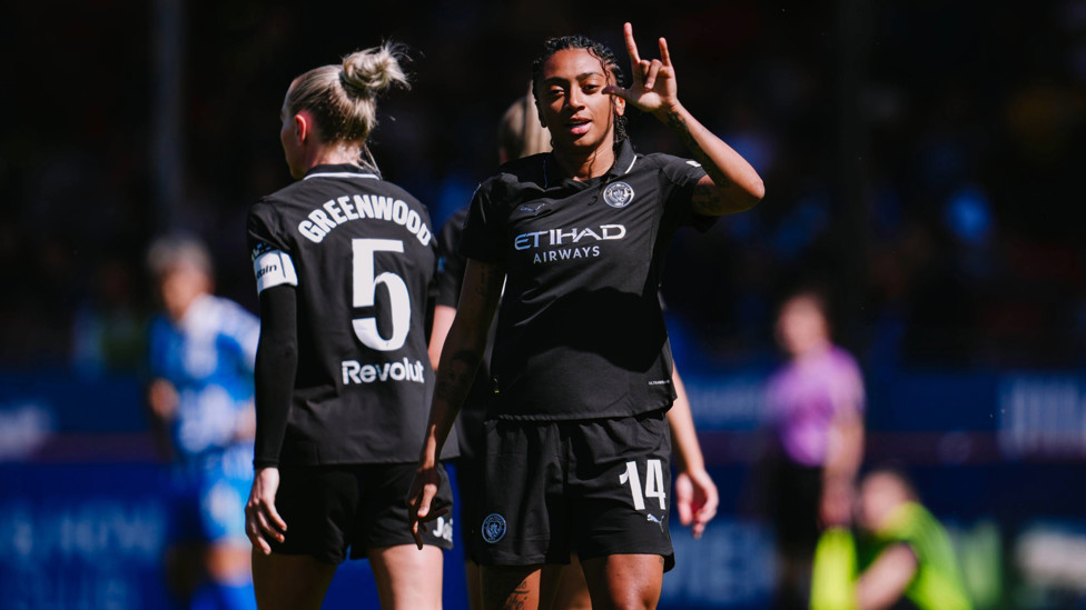 Our Brazilian magician : Kerolin celebrating her opening goal for City