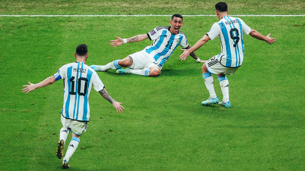 COMEÇO ARRASADOR : Álvarez desempenhou um papel importante no segundo gol da Argentina contra os campeões de 2018.