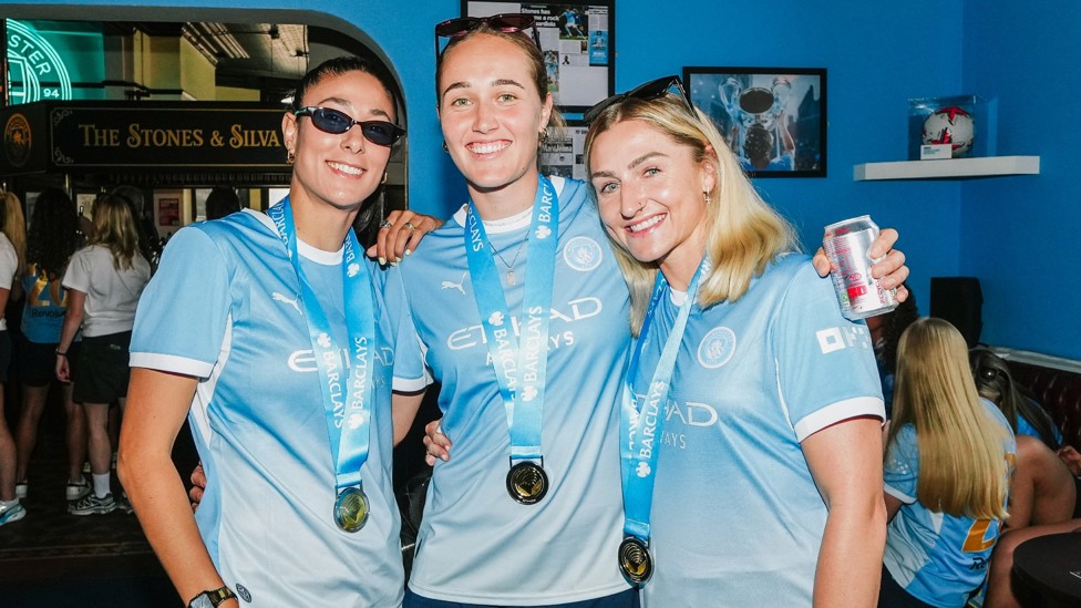 NEW KITS : Dressed to impress