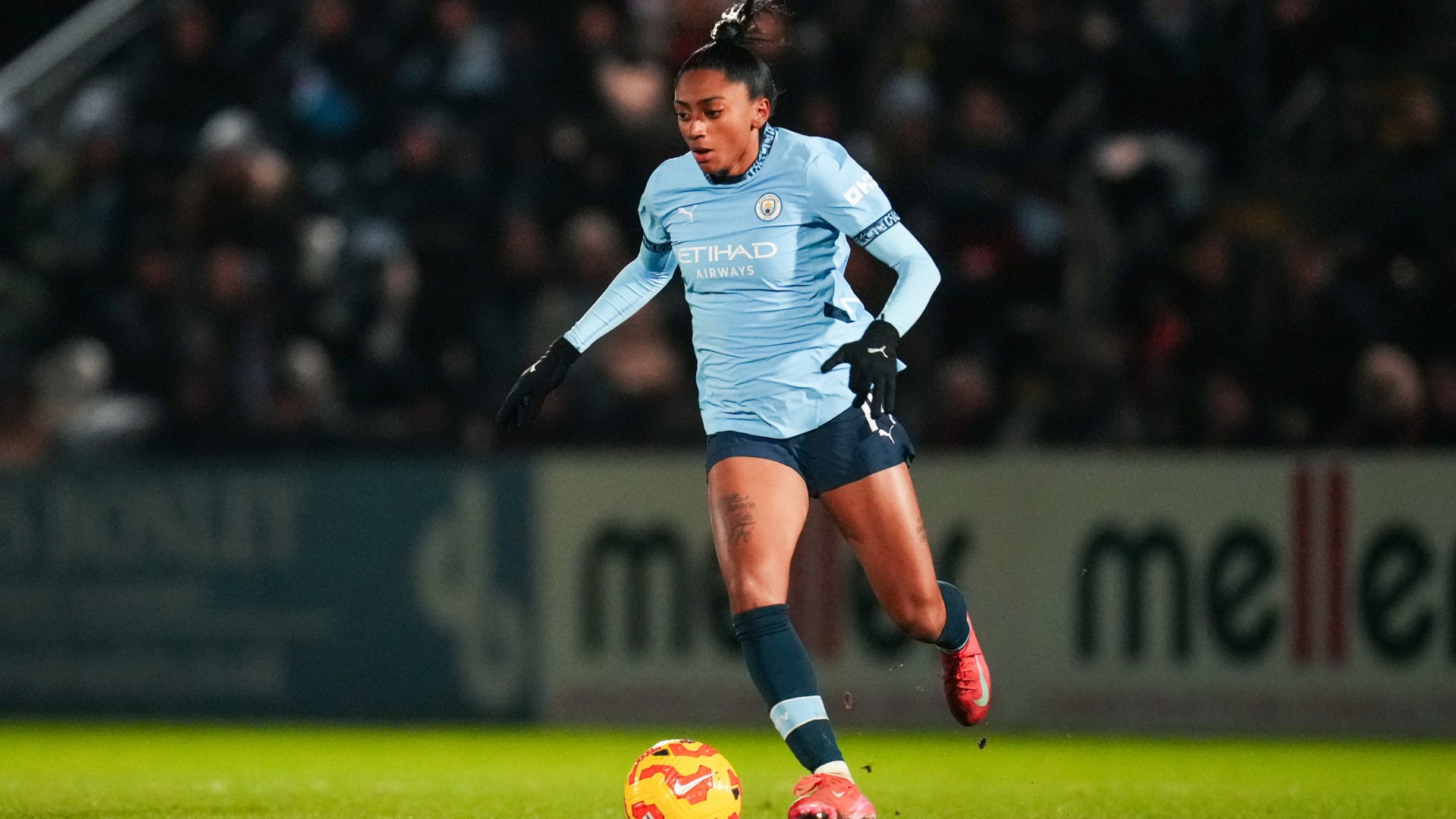 A DEBUT TO BE PROUD OF : Kerolin dazzles in blue on her first full debut.