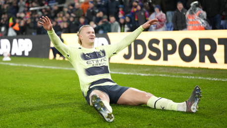 Haaland faz de pênalti e City vence o Crystal Palace 