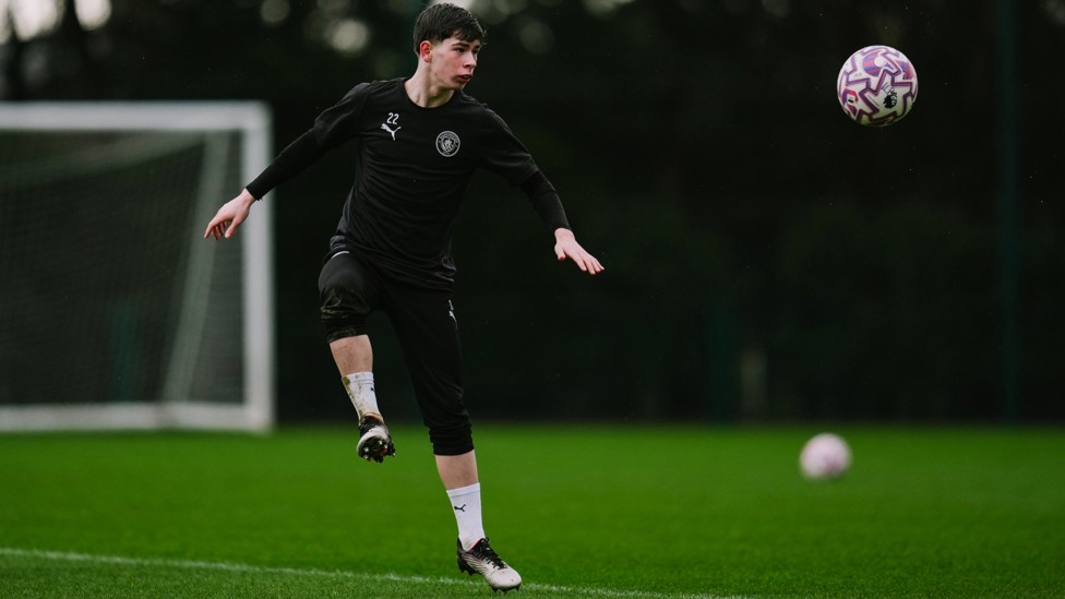 EYES ON THE PRIZE : Milo Martin looks to get the ball under his spell. 