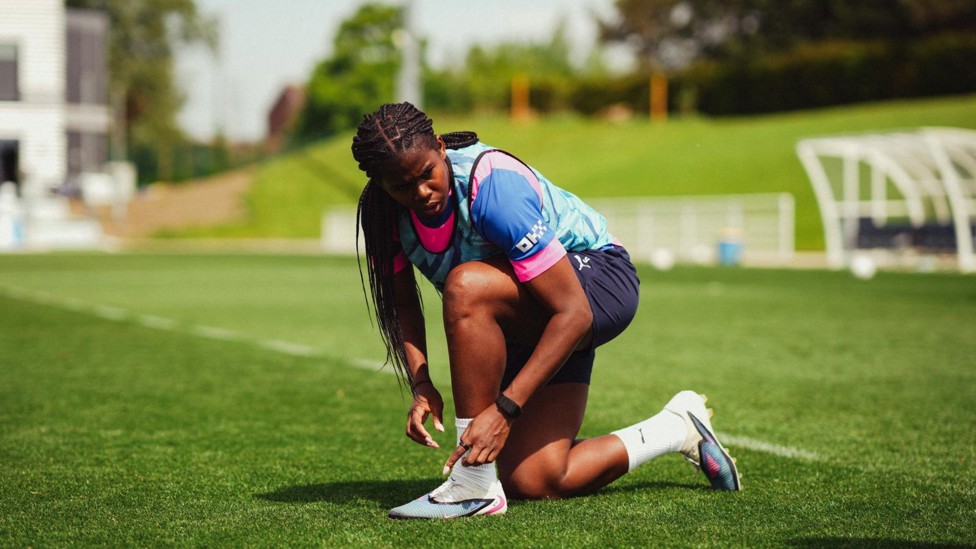 OUR GOLDEN BOOT WINNER : Bunny Shaw laces up her trophy-winning shoes.