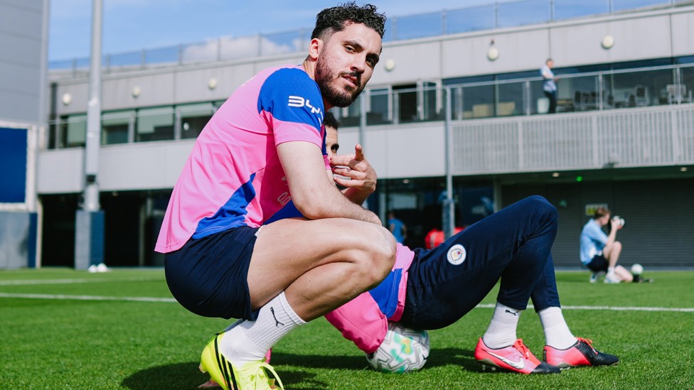 STRIKE A POSE : Rayan Cherki then catches our photographer.