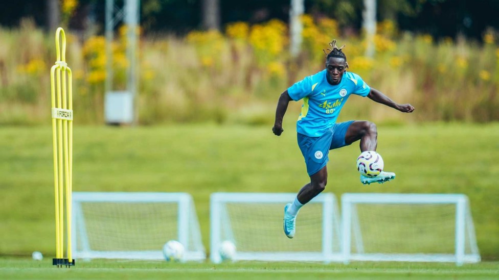 TOUCH : Doku showcasing his hard-work and skills in 2024's pre-season training.  