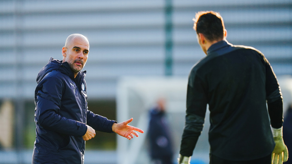 PEP TALK : Bos dalam percakapan dengan Ederson