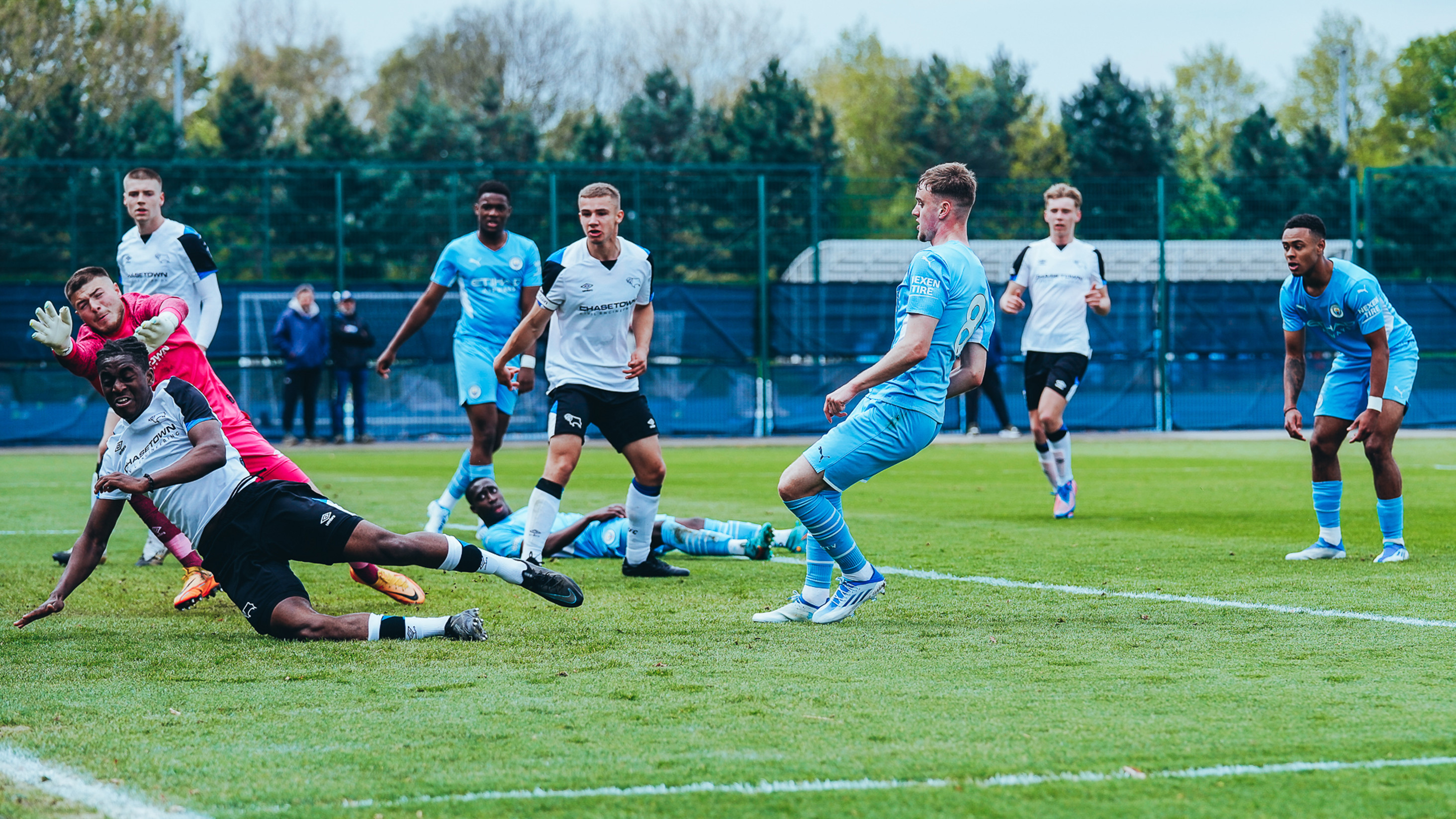 City take another step to title with Derby victory