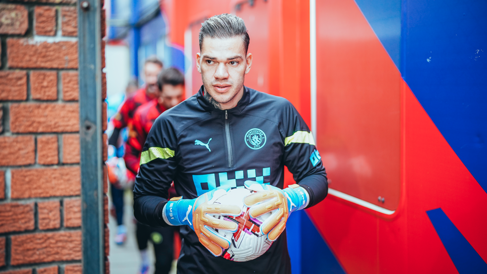 SAFE HANDS : Warm up time!